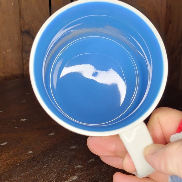 Los Angeles Themed Blue and White Mug - Picture 7 of 11